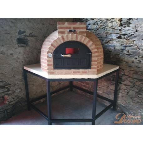 Imagen de horno montado en esquina sobre soporte metálico