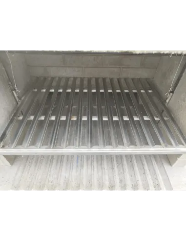 Barbacoa sobre pegollos con mesa