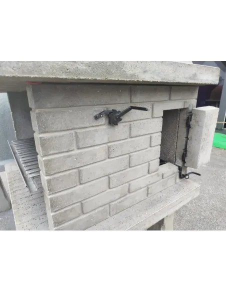 Barbacoa sobre pegollos con mesa