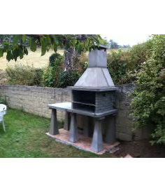 Barbacoa sobre pegollos con mesa 2