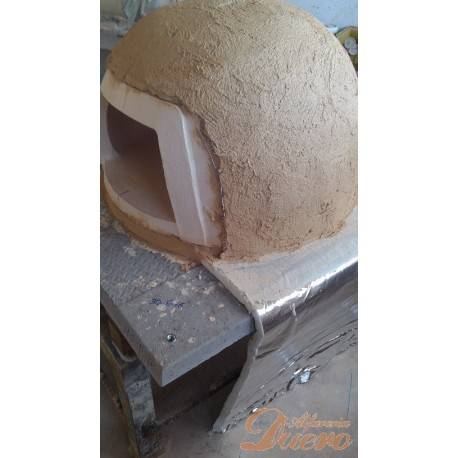 Horno de barro con el barro de montaje