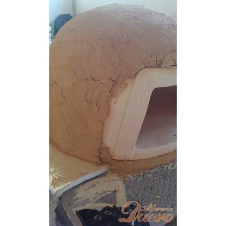 Horno de barro con el barro de montaje