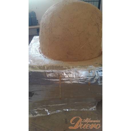 Horno de barro con el barro de montaje