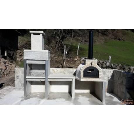 Horno, mesado y barbacoa de granito al frente con puerta y chimenea normalizada